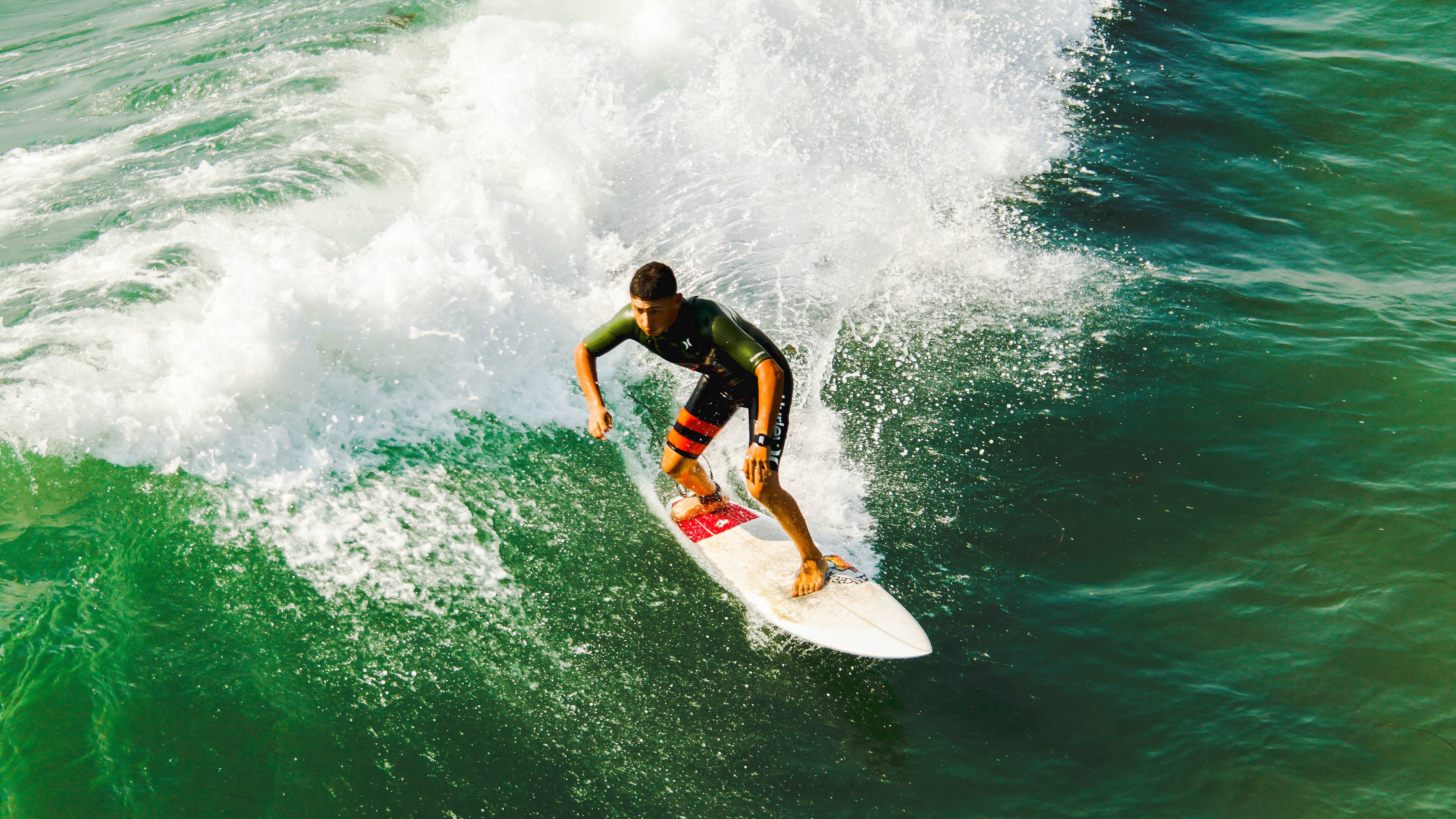 开云体育网页入口-逆境战：多支球队战术调整实现奇迹逆转，逆境战场
